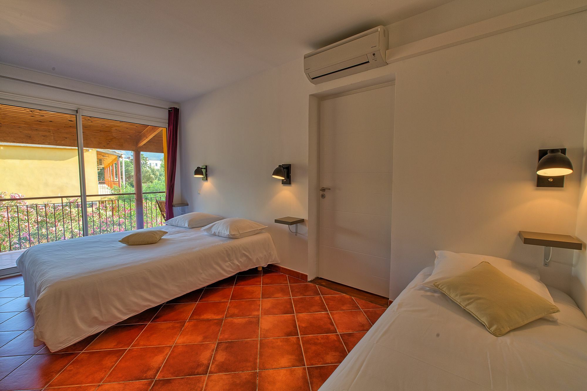 Casa Vecchia Rooms + Apartments Калви Екстериор снимка